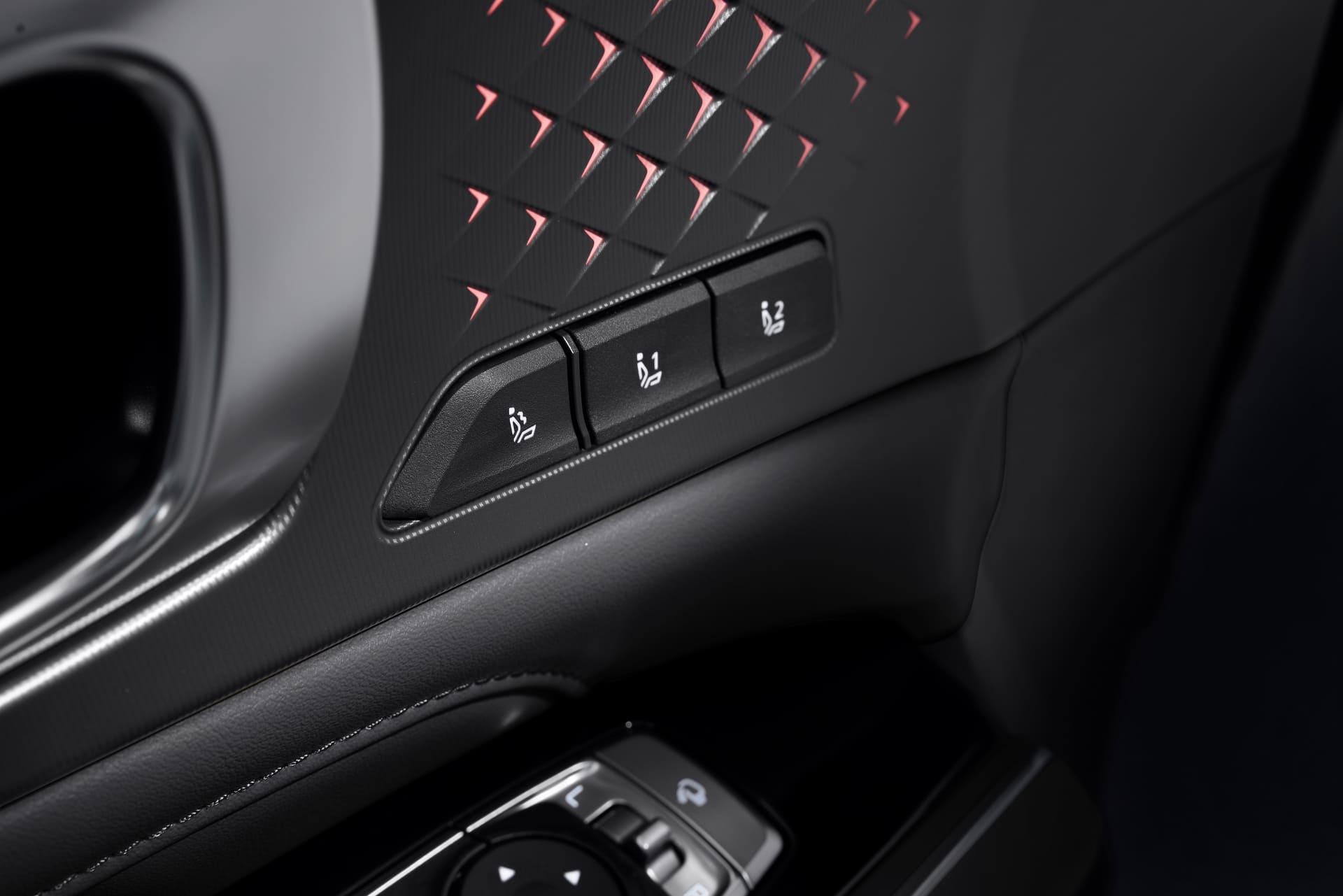 Ảnh Ghế người lái chỉnh điện + nhớ 2 vị trí